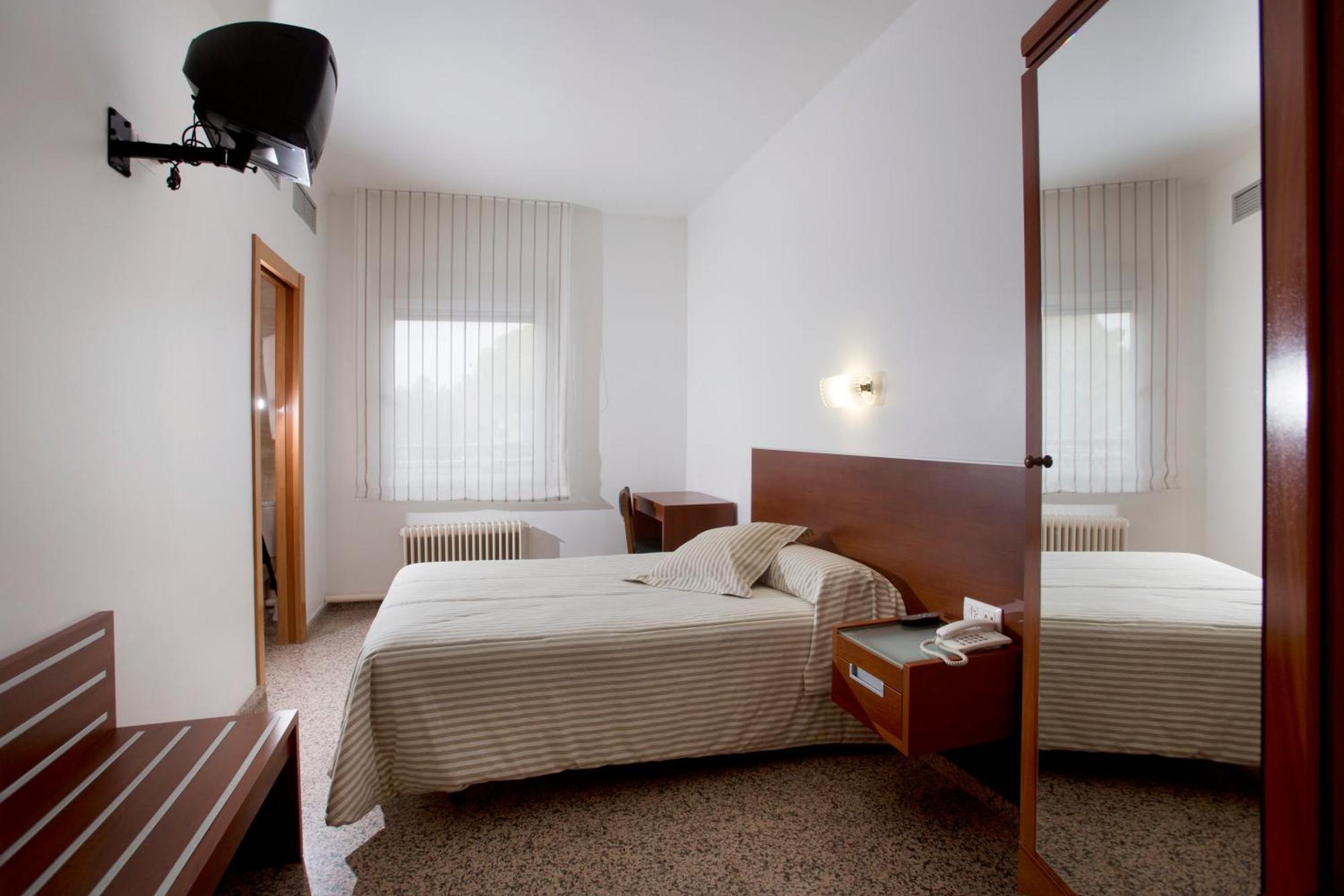 Hotel Marivella Calatayud Kültér fotó